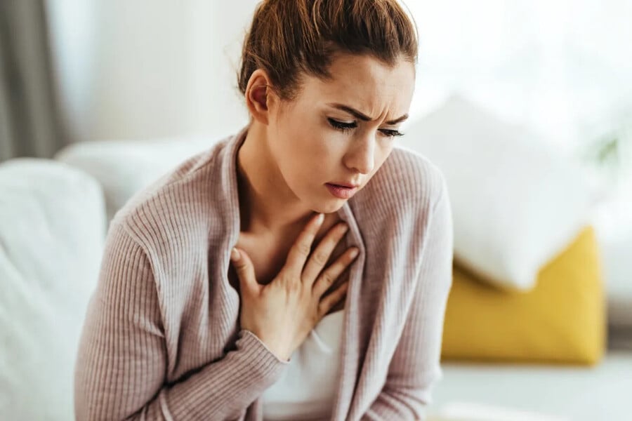 Đau ngực vì nhồi máu cơ tim, nhiều người trẻ nghĩ bị đau dạ dày, stress