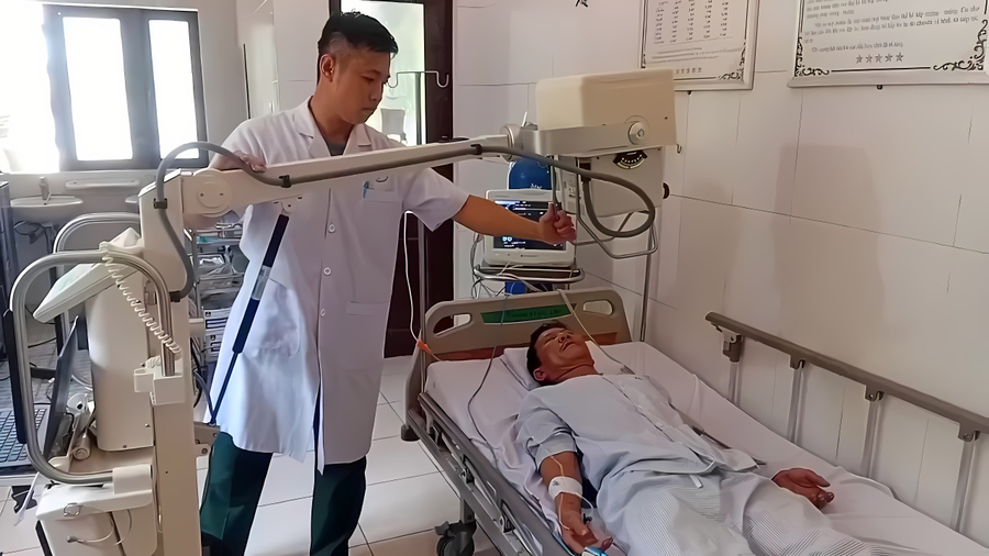 Ngư dân Nguyễn Văn Lai hiện vẫn đang được chăm sóc, phục hồi tại Bệnh xá đảo Trường Sa