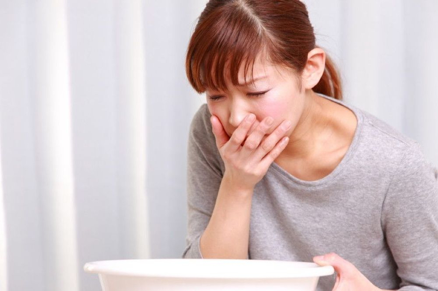Uống sai cách có thể gây ra nhiều tác dụng phụ (Ảnh minh họa)