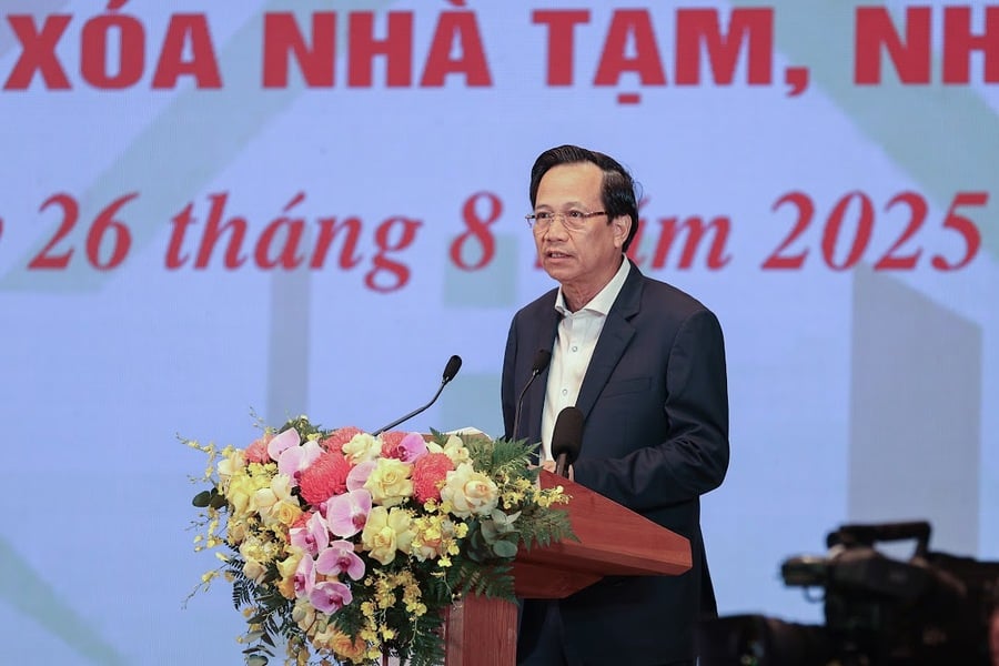 Bộ trưởng Bộ Dân tộc và Tôn giáo Đào Ngọc Dung báo cáo kết quả tổng thể công tác xóa nhà tạm, nhà dột nát trên cả nước (Ảnh: VGP/Nhật Bắc)