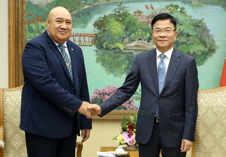 Phó Thủ tướng Lê Thành Long tiếp ông Saia Ma'u Piukala, Giám đốc Tổ chức Y tế Thế giới (WHO) khu vực Tây Thái Bình Dương (Ảnh: VGP/Đức Tuân)
