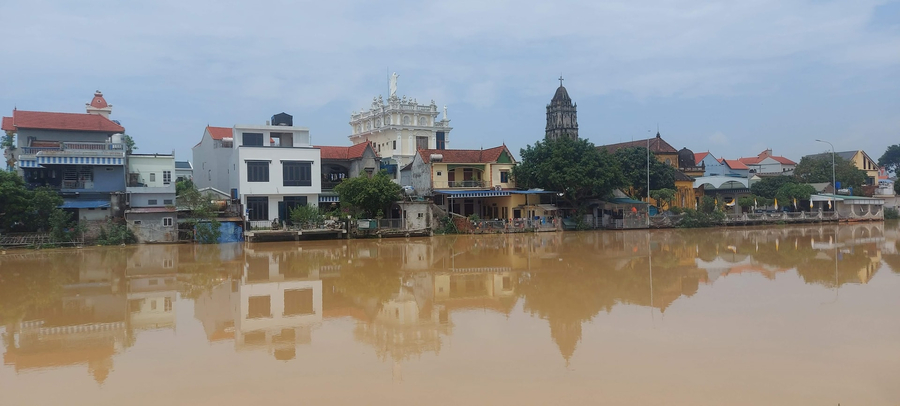 Lũ sông Bùi tiếp tục lên, có thể đạt báo động cấp III, gây ngập lụt dân cư vùng ven sông