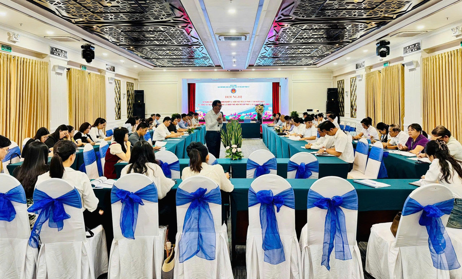 Quang cảnh hội nghị