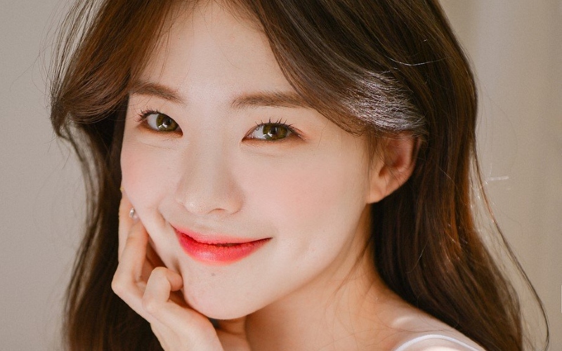 Bước ra khỏi vùng an toàn để thử những màu son mới lạ và tươi tắn hơn (Ảnh minh họa)