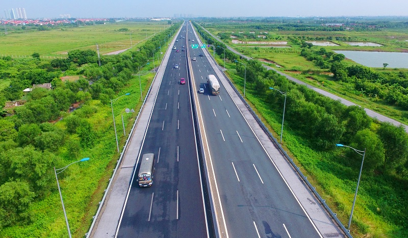 Chúng ta sẽ hoàn thành vượt chỉ tiêu kế hoạch 3.000 km đường bộ cao tốc và 1.000 km đường ven biển ngay trong năm 2025 này