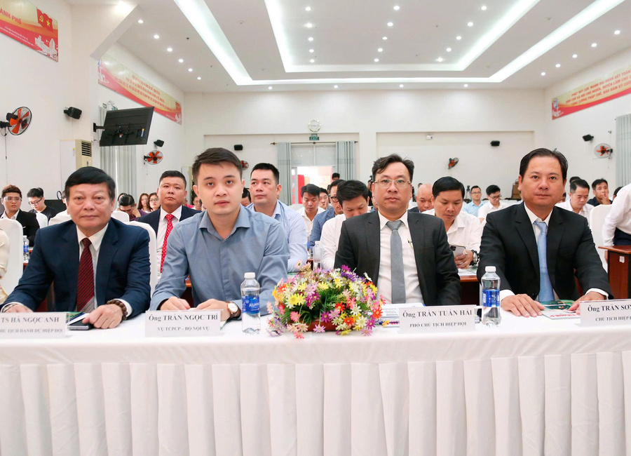 Các đại biểu tham gia đại hội