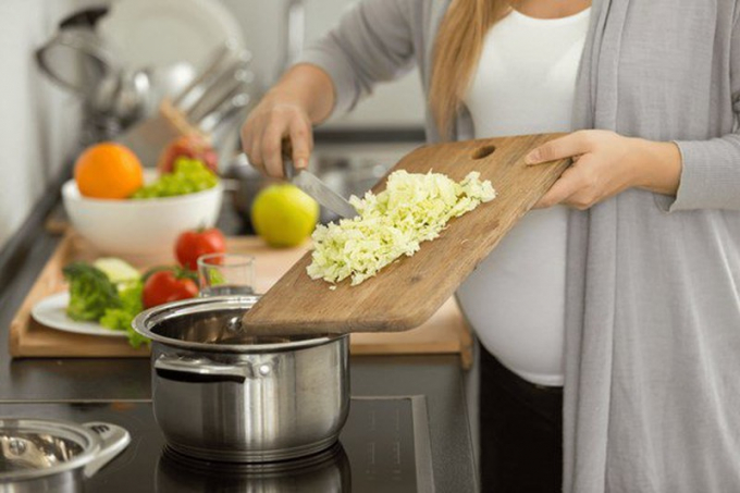 Nấu chín thực phẩm trước khi sử dụng là cách an toàn nhất (Ảnh minh họa)