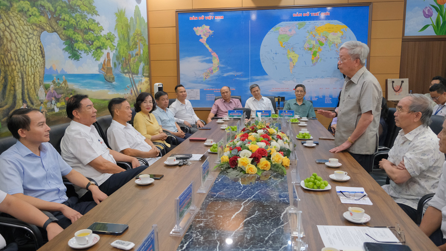 Chủ tịch Nguyễn Hồng Quân phát biểu tại buổi làm việc