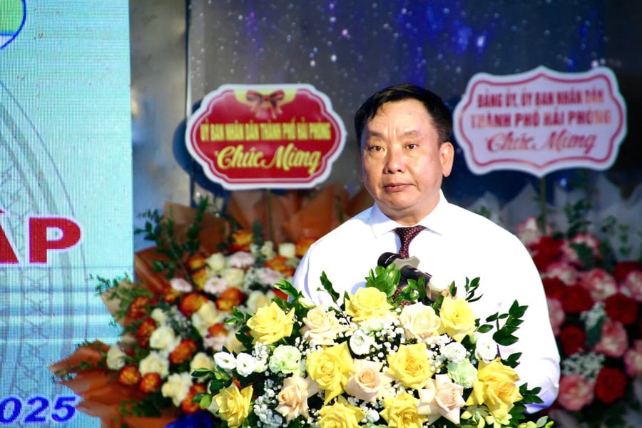 Phó Chủ tịch UBND thành phố Trần Văn Quân phát biểu tại Lễ kỷ niệm (Ảnh CTT-TP. Hải Phòng)