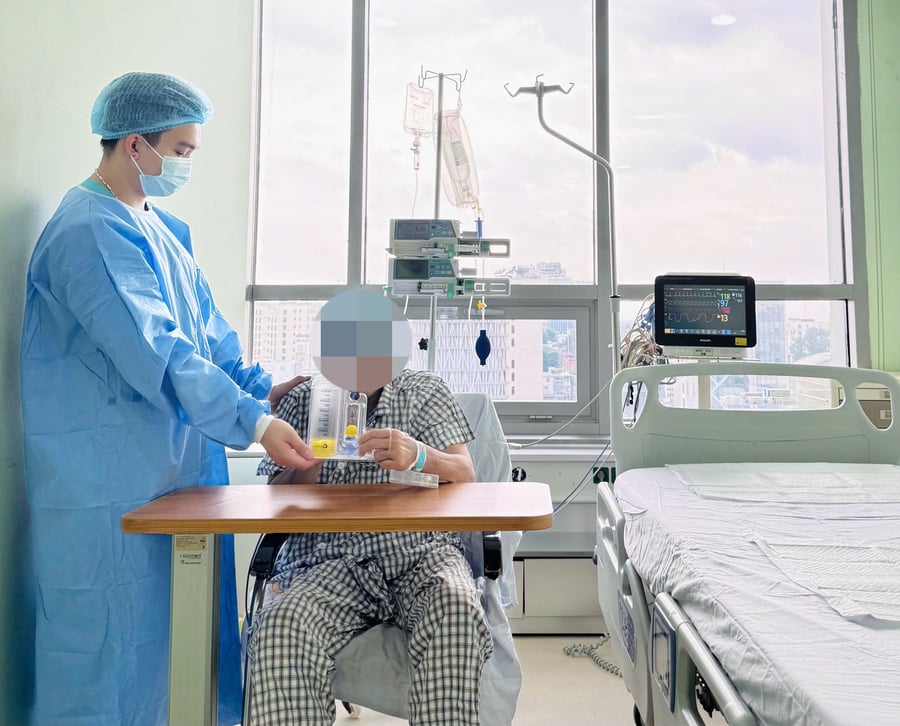 Bệnh nhân được chăm sóc, hướng dẫn hồi phục sau phẫu thuật