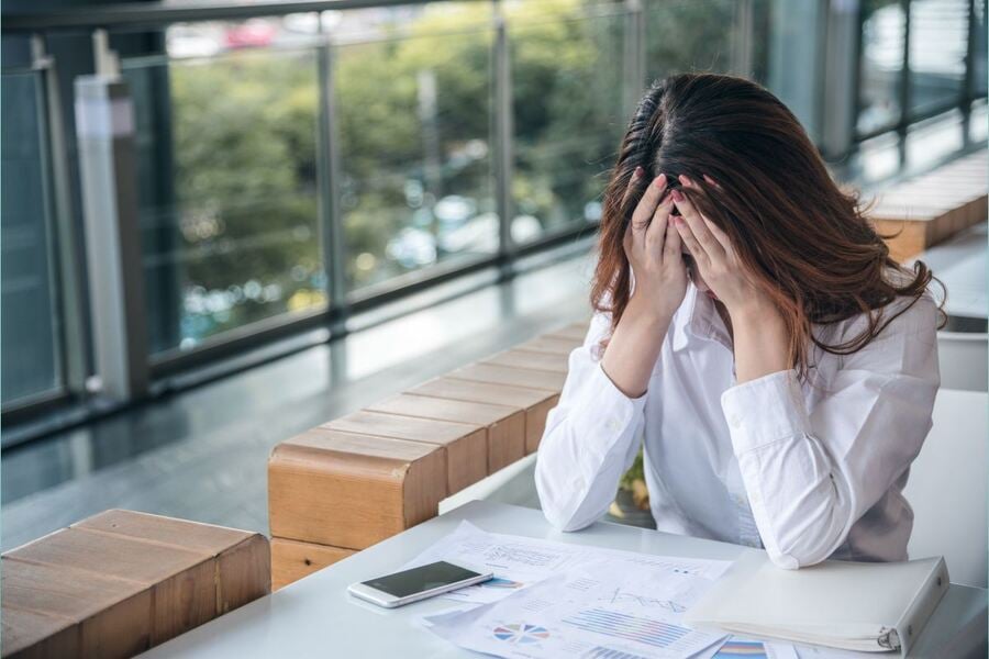 Căng thẳng, stress là một trong những nguyên nhân gây ra đau đầu, mất ngủ