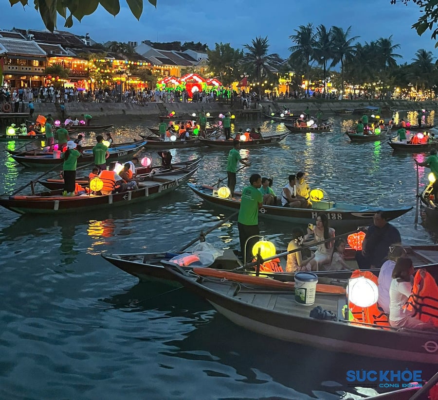 Vẻ đẹp dịu dàng của phố cổ Hội An khi đêm buông