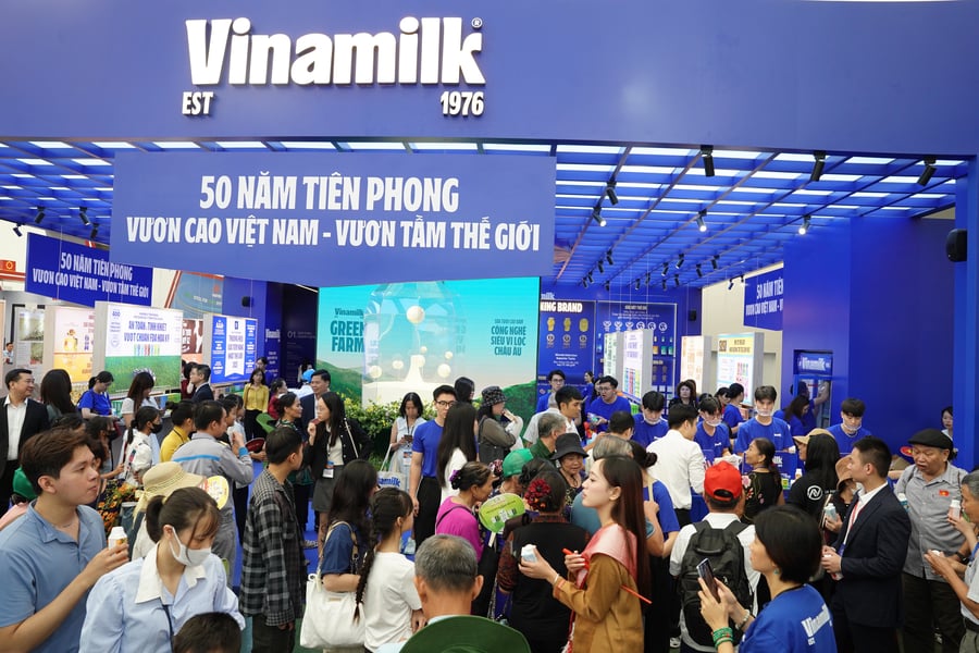 Theo ghi nhận, lượng người ghé thăm không gian trưng bày và trải nghiệm của Vinamilk luôn ở mức cao trong thời gian diễn ra triển lãm. Đây không chỉ là minh chứng cho sự gắn bó của người tiêu dùng với thương hiệu, mà còn cho thấy cách Vinamilk làm mới mình để tiếp cận công chúng một cách hiệu quả, hiện đại và gần gũi hơn. (Ảnh: Tịnh Không)