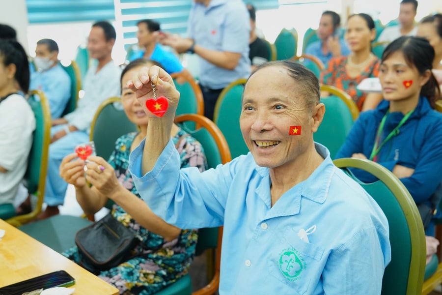 Những món quà nhỏ nhưng ấm áp trong ngày Quốc khánh 2/9