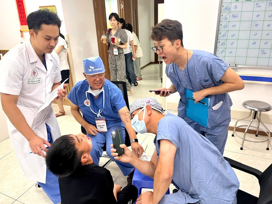Bác sĩ Vũ Đặng Hải Đăng – Trung tâm Phẫu thuật Sọ mặt và tạo hình, Bệnh viện TWQĐ 108 tự hào khi được tham gia chương trình phẫu thuật nhân đạo