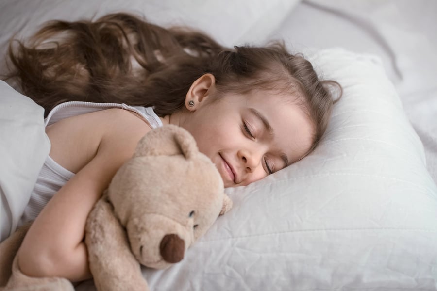 Tập cho trẻ ngủ sớm để tinh thần sẵn sàng để tiếp nhận nhịp học tập mới (Ảnh minh họa)
