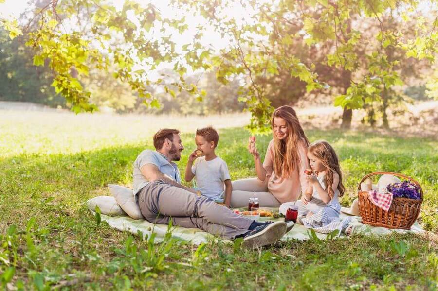 Picnic là dịp để thư giãn cùng người thân (Ảnh minh họa)     