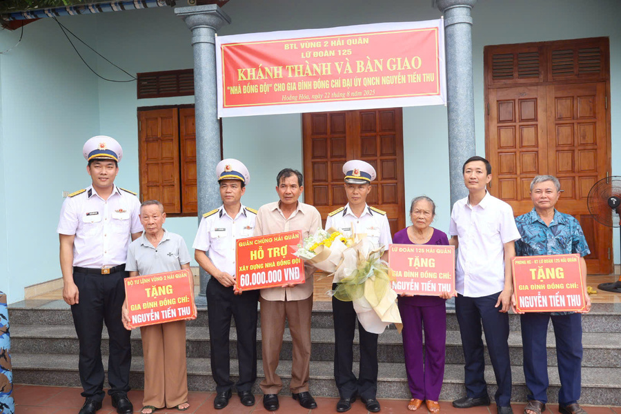 Bàn giao “Nhà đồng đội” cho gia đình Đại úy Nguyễn Tiến Thu