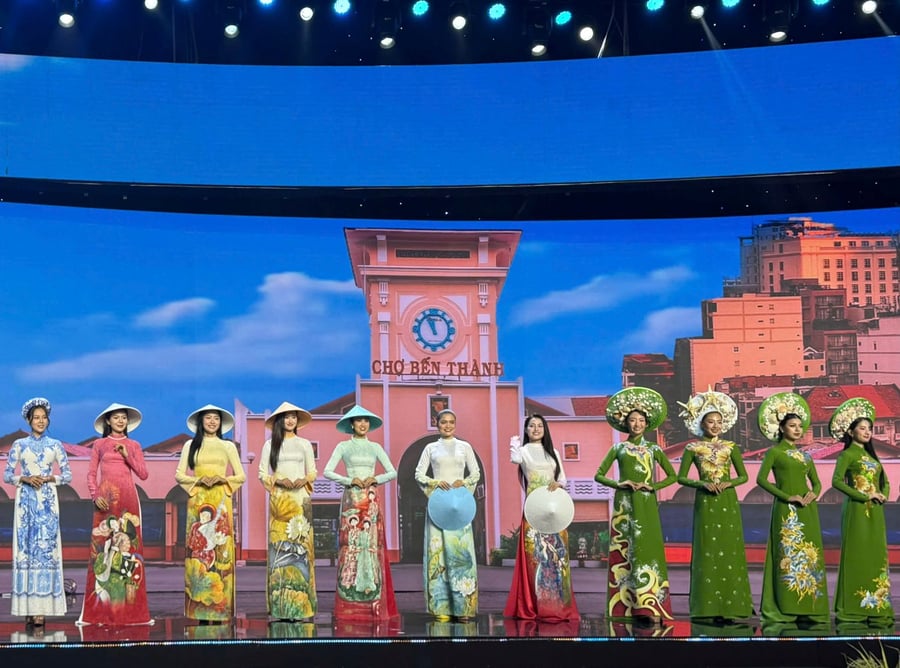 Trình diễn Áo dài tại Chương trình 