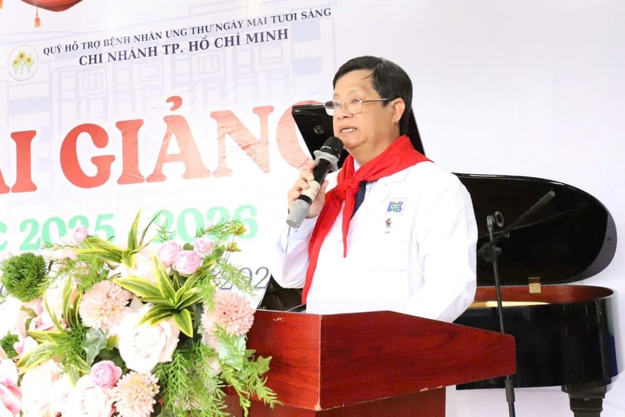 TS.BS Diệp Bảo Tuấn - Giám đốc Bệnh viện Ung Bướu TP. Hồ Chí Minh phát biểu tại lễ khai giảng