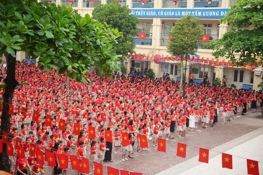 Ảnh: Trường tiểu học Trung Yên (Hà Nội) chuẩn bị cho Lễ Khai giảng năm học mới 2025 - 2026