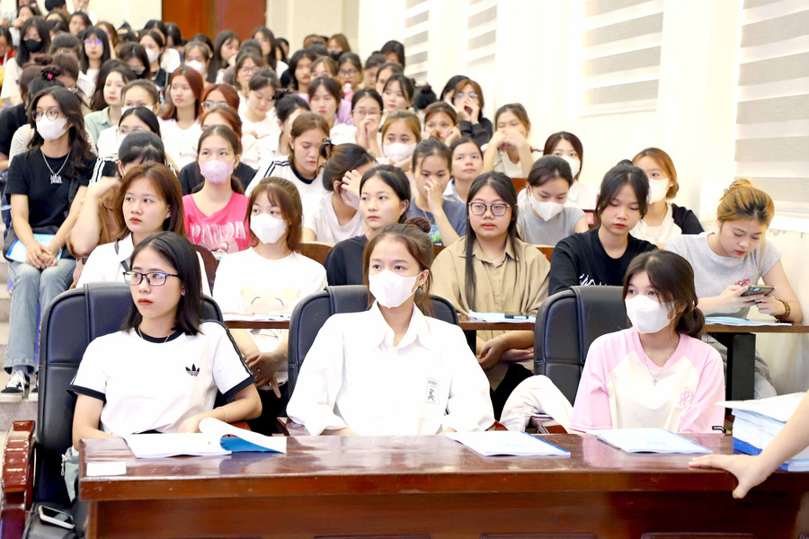 Sinh hoạt đầu năm giúp các bạn tân sinh viên thoải mái hơn về tinh thần (Ảnh minh họa)