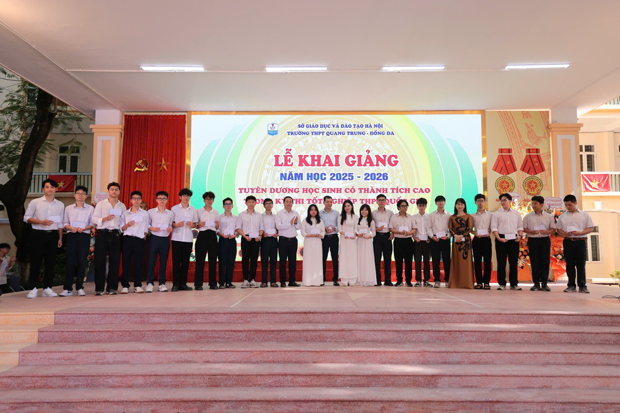 Lễ khai giảng năm học mới tại trường THPT Quang Trung (Đống Đa, Hà Nội) sáng ngày 5/9