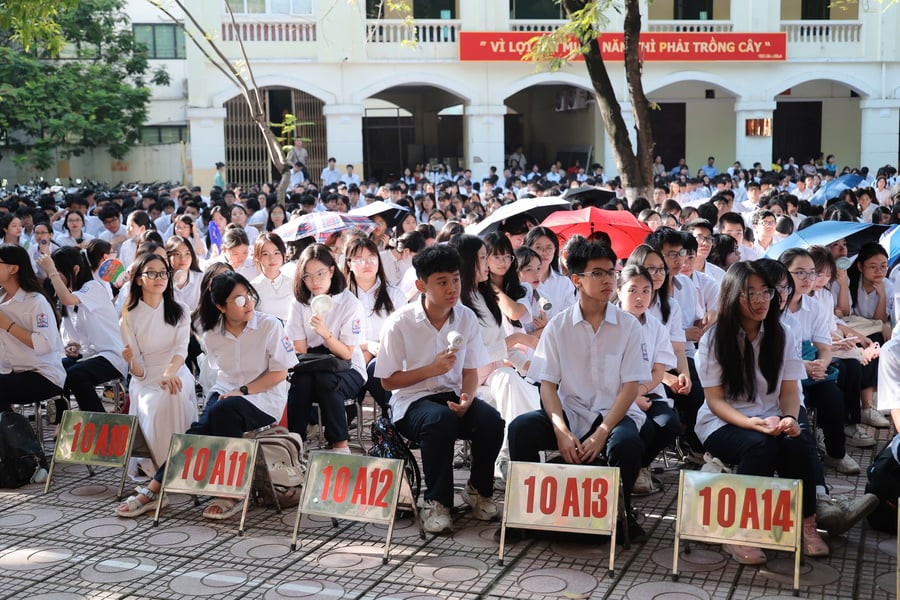 Học sinh trường THPT Quang Trung (Đống Đa, Hà Nội) trong lễ khai giảng năm học mới, sáng ngày 5/9/2025 