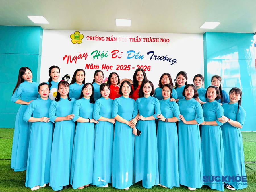 Tập thể cán bộ, giáo viên Trường Mầm non Trần Thành Ngọ (Phường Kiến An, TP. Hải Phòng) trong ngày khai giảng năm học mới