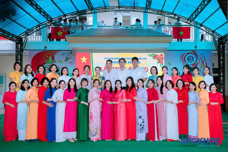 Tập thể cán bộ, giáo viên Trường THCS Bắc Sơn - Hải Phòng
