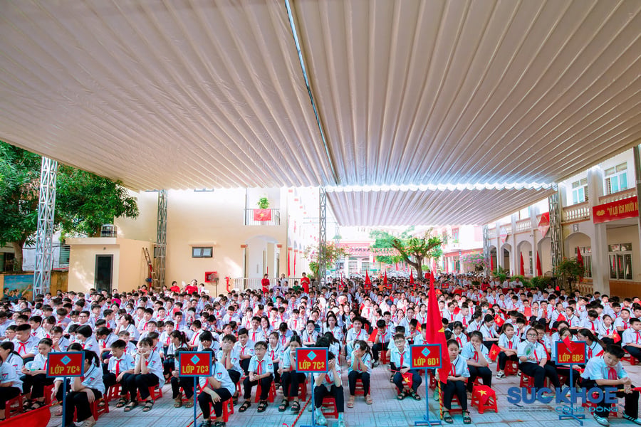 Học sinh trường THCS Bắc Sơn - Hải Phòng trong ngày khai giảng năm học mới