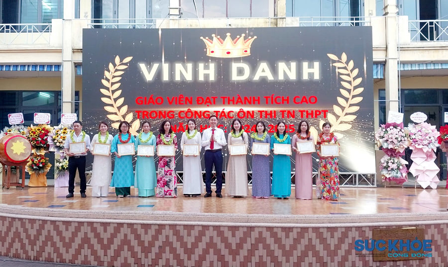 Trường THPT Đồng Hòa vinh danh các thầy cô giáo nhân Lễ khai giảng năm học 2025 - 2026