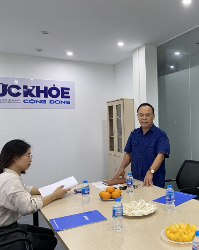 TS Vương Văn Việt - Tổng biên tập Tạp chí Sức Khỏe Cộng Đồng chỉ đạo Ban Điện tử