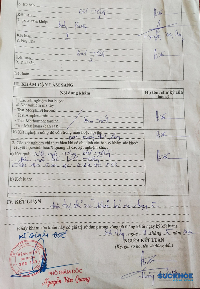 Ông Hoàng Hải Nam kí đến 8 chữ kí trong 1 giấy khám sức khỏe.