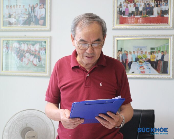 Ông Tạ Quang Vinh - Chánh Văn phòng Hội GDCSSKCĐ Việt Nam đọc công bố quyết định
