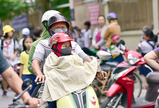 1530521626-87-nang-nong-dien-cuong-ha-noi-co-pha-ky-luc-425-do-c-nam-2017-nang-nong-1530513921-width650height433