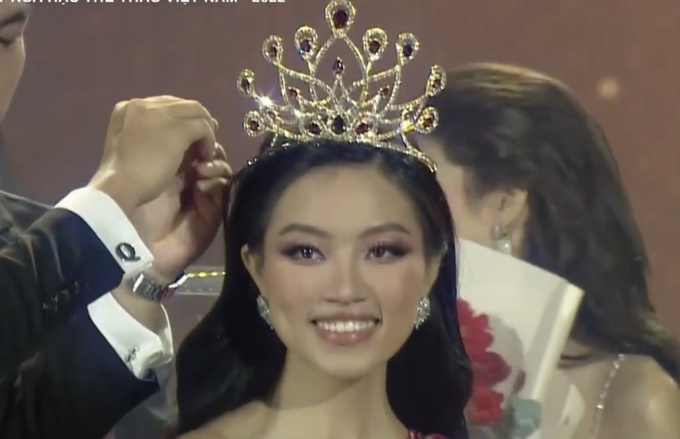 Hoa hậu Thể thao 2022 Đoàn Thu Thủy trong giây phút đăng quang