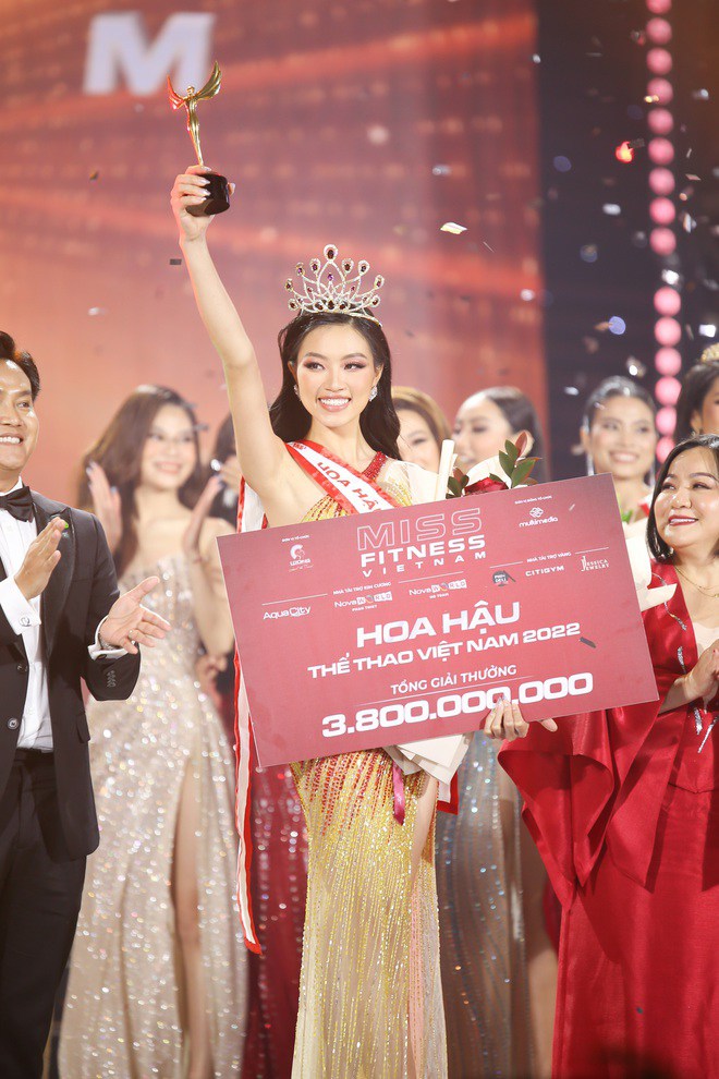 Tân hoa hậu thể thao Việt Nam 2022 Đoàn Thu Thủy nhận được nhiều phần thưởng giá trị từ Ban tổ chức