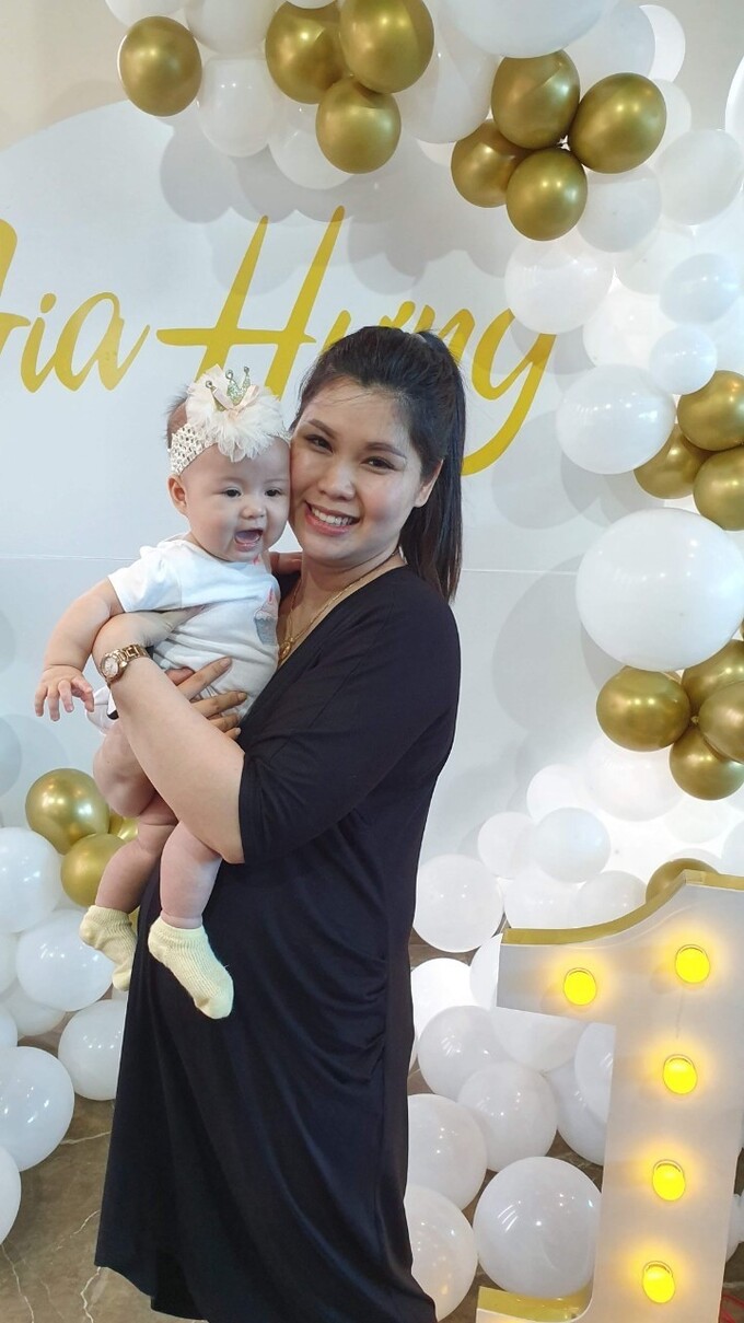 Hình ảnh chị Hằng sau khi sinh con 1 tháng. Chiều cao 1m64 nhưng cân nặng 69kg khiến chị trông thật nặng nề
