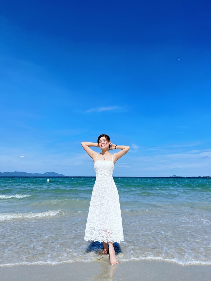 Vóc dáng thon gọn của chị Hằng sau giảm cân