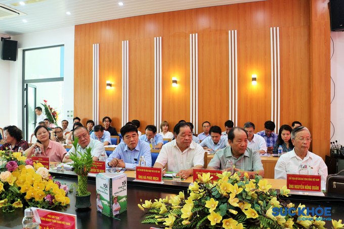 Các lãnh đạo tham dự chương trình