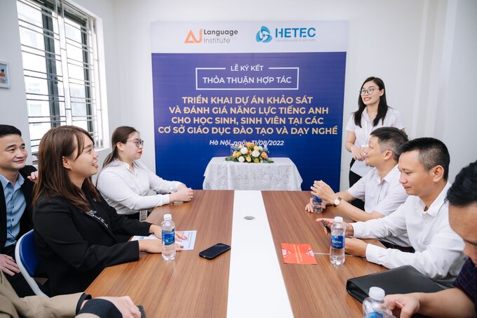 Các đại biểu khách mời nghe giới thiệu về dự án và trao đổi và thảo luận tại sự kiện