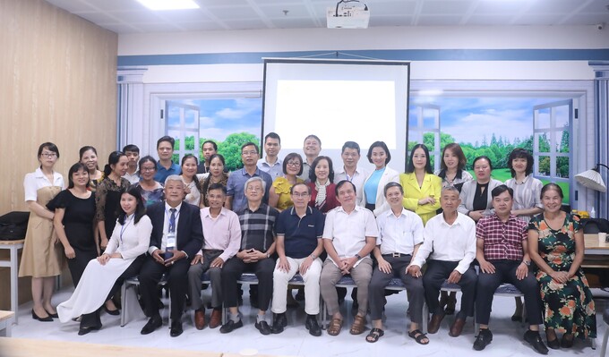 Ban lãnh đạo Hội chăm sóc sức khỏe cộng đồng và Trung tâm CSSKCĐ tại Hà Nội cùng các thành viên tham gia chương trình 