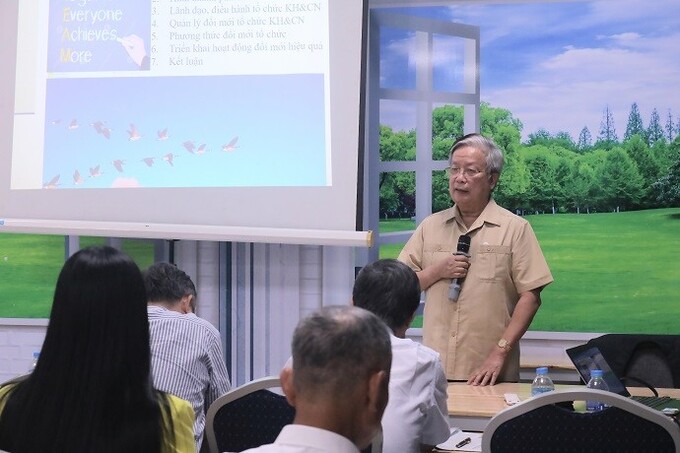 Ông Nguyễn Hồng Quân - Nguyên Ủy viên Ban chấp hành Trung ương Đảng, Nguyên Bộ Trưởng Bộ Xây dựng, Chủ tịch Trung ương Hội giáo dục chăm sóc sức khỏe cộng đồng Việt Nam phát biểu