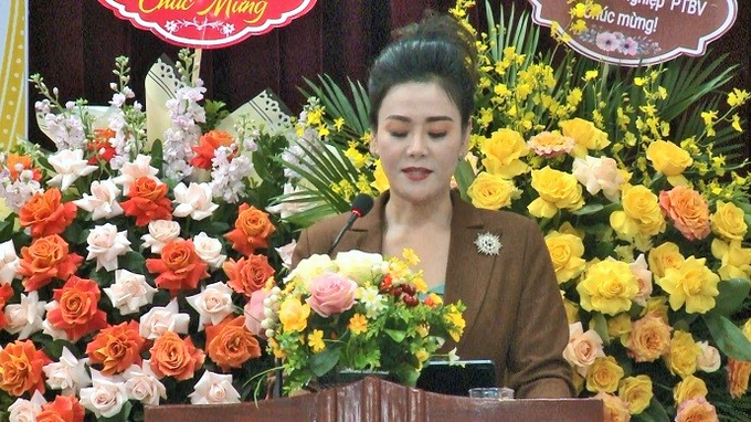 Bà Trần Thị Hằng - Chủ tịch Hội đồng quản lý Viện Nghiên cứu và phát triển công nghệ chăm sóc sức khỏe cộng đồng phát biểu tại chương trình