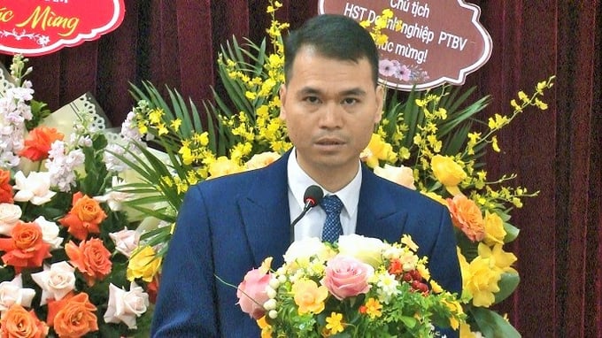 Ông Trịnh Mạnh Tuyên – Phó Viện trưởng thường trực Viện Nghiên cứu và phát triển công nghệ chăm sóc sức khỏe cộng đồng đọc báo cáo Kết quả hoạt động sau 1 năm thành lập của Viện Nghiên cứu và Phát triển công nghệ chăm sóc sức khoẻ cộng đồng