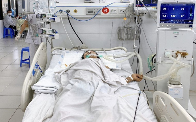 Bệnh nhân uốn ván được theo dõi điều trị tích cực. Ảnh: BVCC