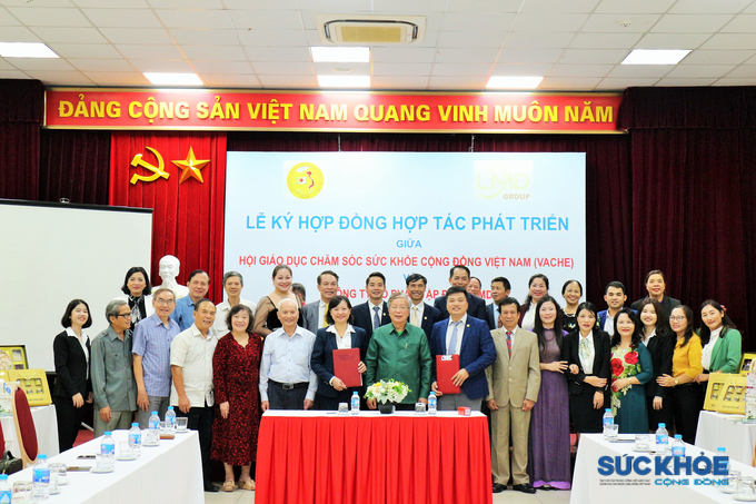 Lãnh đạo Hội GDCSSKCĐ Việt Nam, lãnh đạo Công ty cổ phần Tập đoàn LMD tham dự chương trình