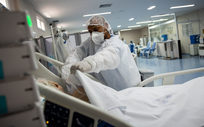 covid-19-patient-in-brazil-1-6122099-1666618580435-1668258986673158024094-crop-16682590253541728151958