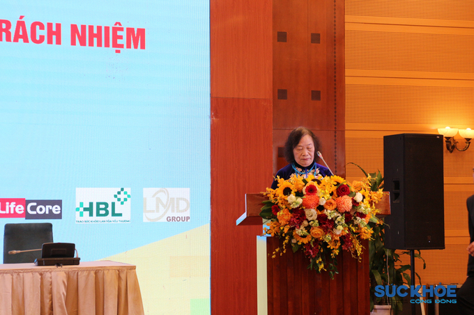 PGS. TS Nguyễn Thị Chính - Trưởng bộ môn, Đại học khoa học tự nghiên, Đại học Quốc gia Hà Nội, Giám đốc Công ty Nấm Linh Chi trình bày báo cáo tham luận 